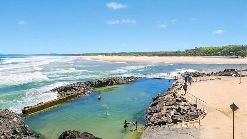 Banksia is a lovely two bedroom townhouse situated right on the edge of Murray's Beach. - Image 1