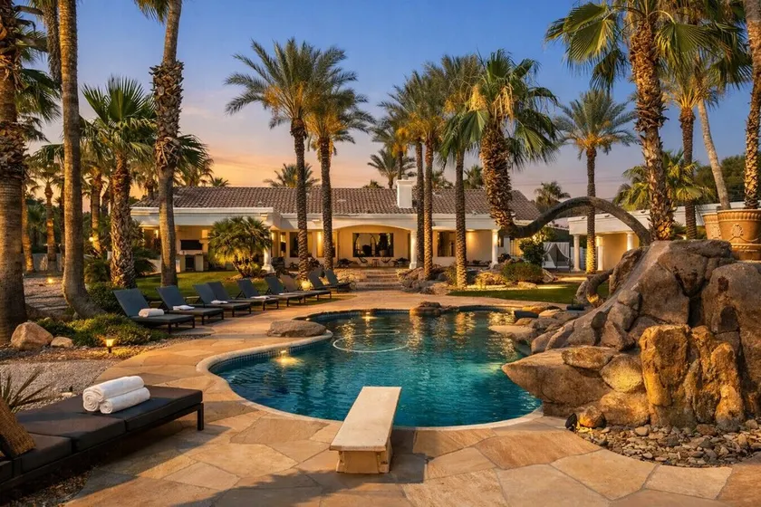 Resort Style Estate, 2 Houses, Putt-Putt Course, B-ball Court, Heated Pool - Image 1