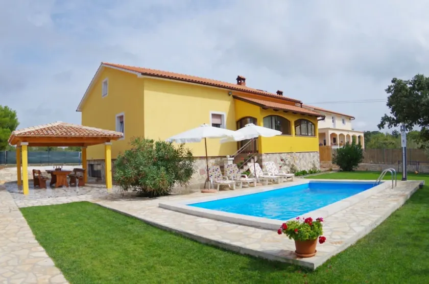 Villa mit privatem Pool im Dorf Juršići - Image 1