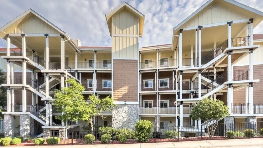 Branson | Pool & Mountains | 2BR Deluxe - Image 1