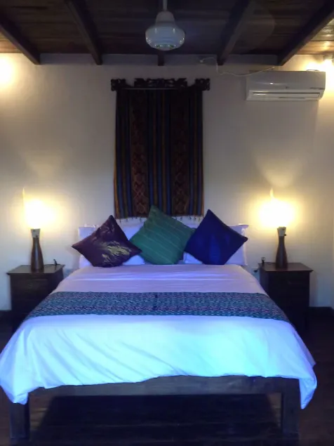 Comfortable Garden Queen room with hot water and TV - Image 1