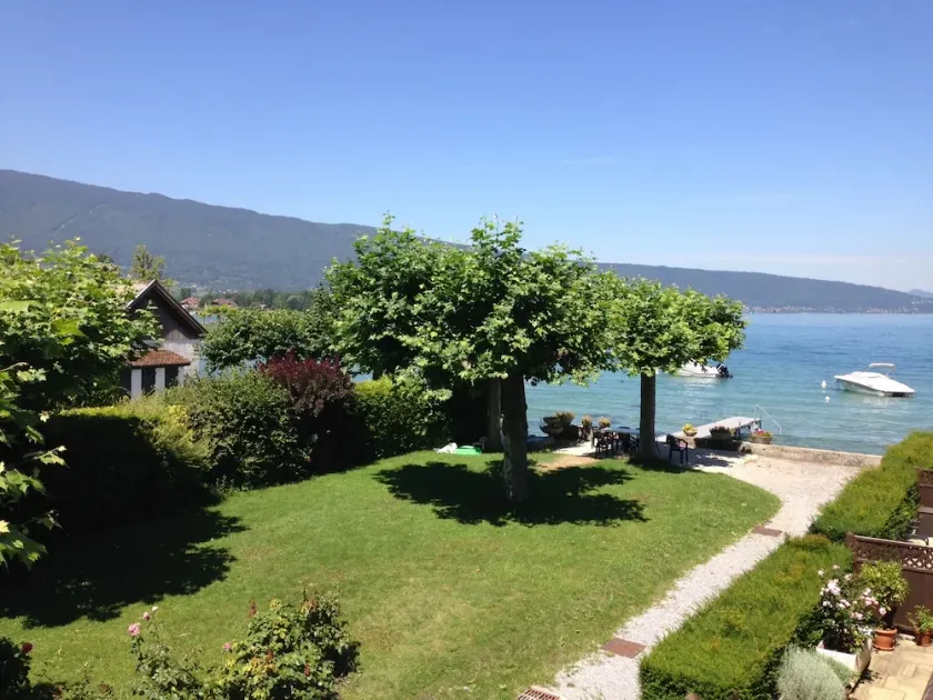 Lake Annecy fødder i vandet privat strand direkte adgang - Image 1