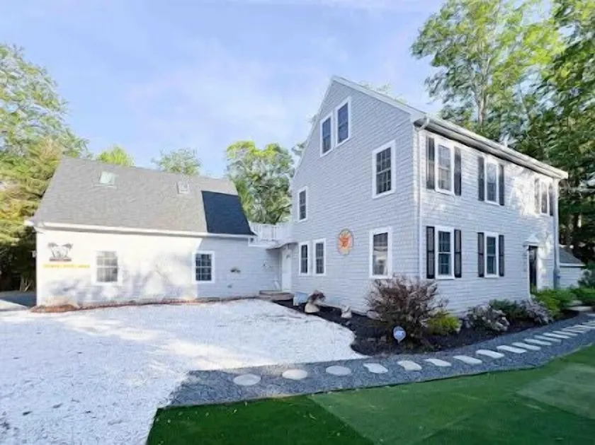 Spacious Cape Cod Escape • Stoney Beach, Ferry & Shining Sea Bikeway.Bike.Grill - Image 1