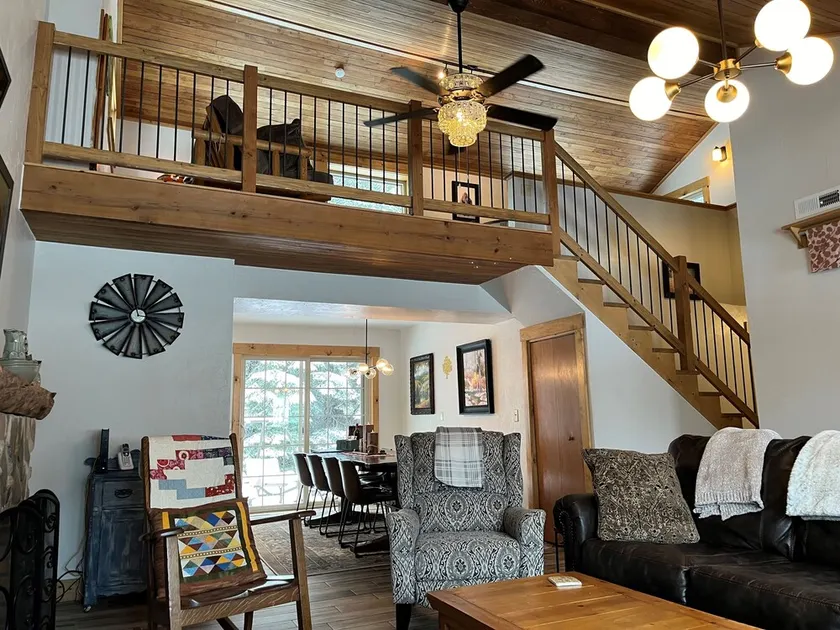 Cozy cabin near all the attractions in the Heart of the Hills! Pet friendly! - Image 1