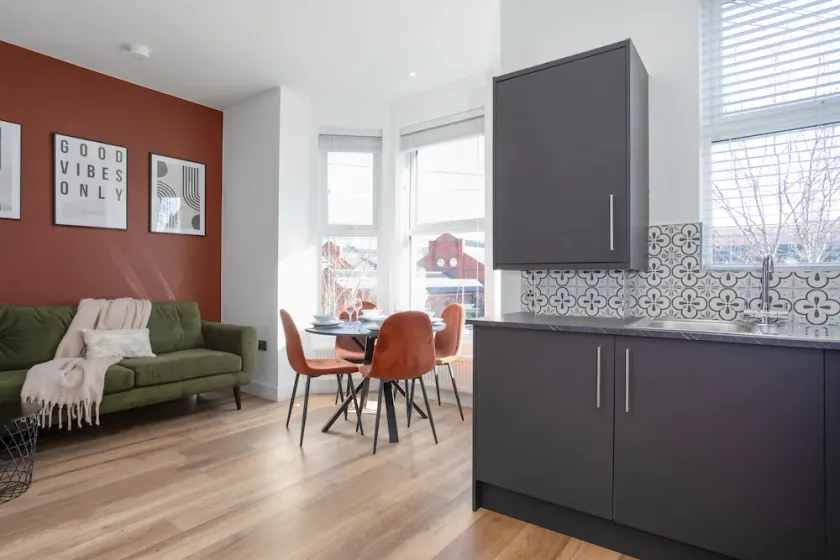 Eastside Belfast City Apartment - Image 1