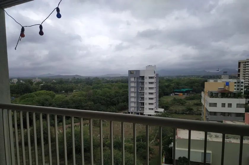 2 Bedroom apartment with balcony.. close to Sula Vinyard - Image 1