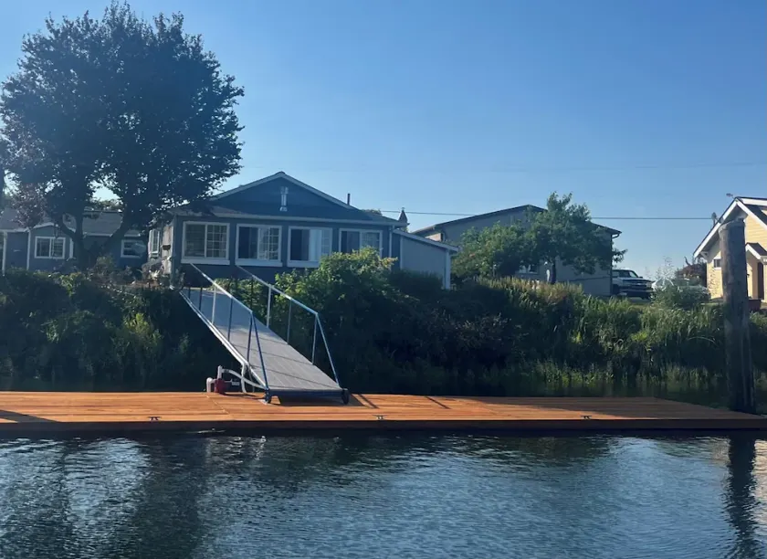 Cozy riverfront getaway with newly rebuilt private dock & pickleball court - Image 1