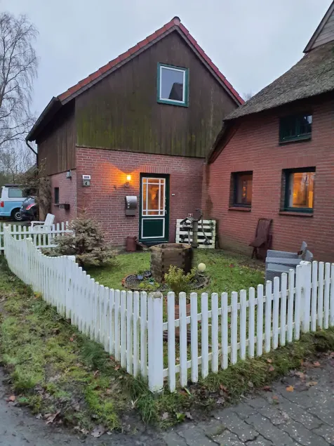 Thatched cottage (78 square meters) in the heart of the Butjadingen Peninsula, with a garden and a piano! - Image 1