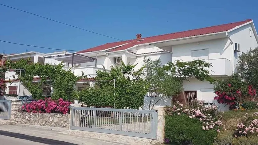 Studio with large terrace and barbecue - Image 1
