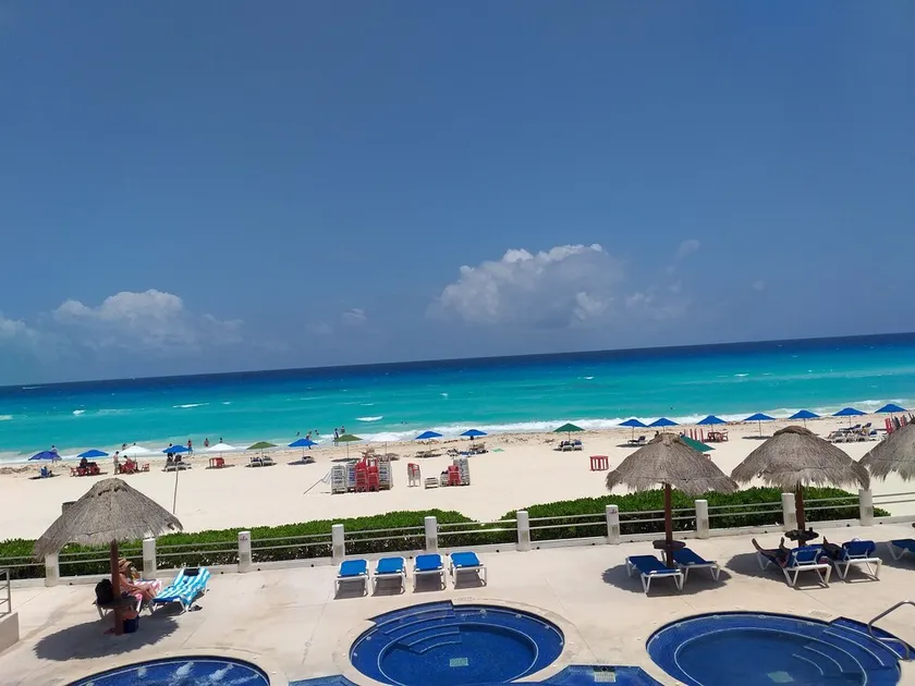 BEAUTIFUL VILLA ON THE BEST BEACH OF CANCUN - Image 1