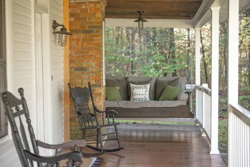 Restored 1800s Farmhouse in Beautiful Hocking Hills - Image 1