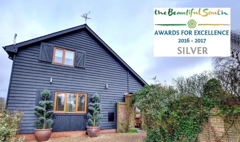 Visit England Gold Award Winning Rural 3 Bedroom Barn Conversion in Kent - Image 1