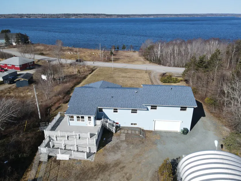 5 minutes to lighthouse sandbar beach! Views and access to harbour! - Image 1