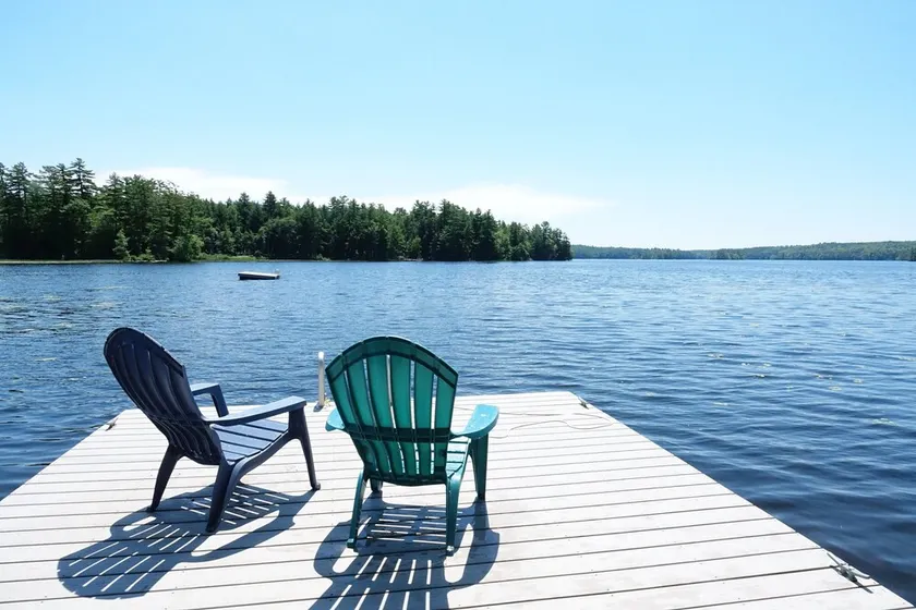 Updated lake cottage right on Damariscotta Lake. - Image 1