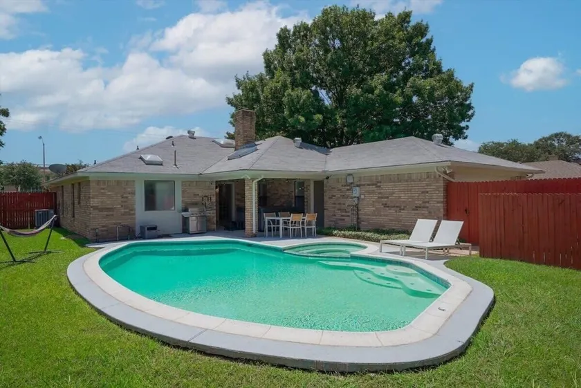 Vibrant Spacious Home w/ Private Pool and Jacuzzi - Image 1