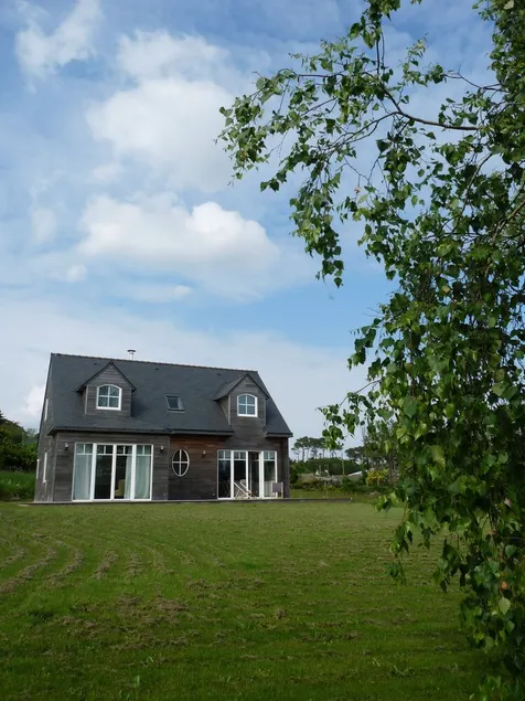 Timber-frame house in the heart of Morgat - Image 1
