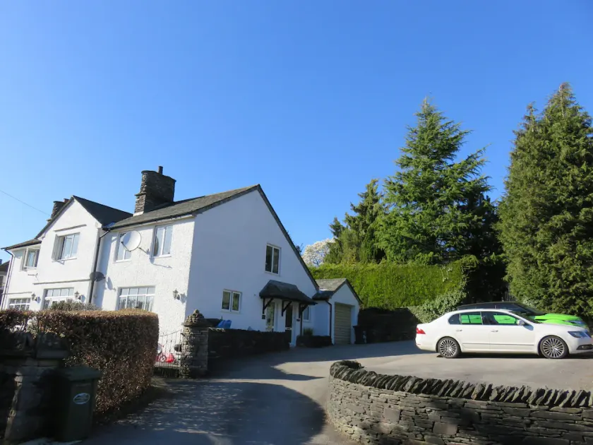 Two Bedroom Property with parking  a short walk fro the lake and Bowness Centre - Image 1
