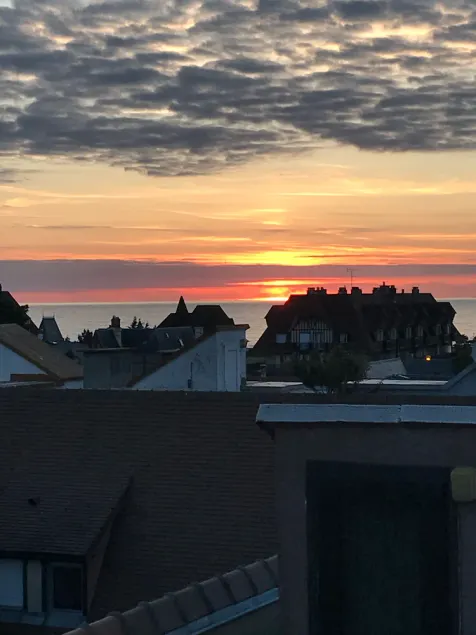 Family-friendly Apartment with rooftop and minutes away from the beach. - Image 1