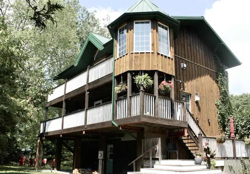 Cozy & modern cottage right by the lake! - Image 1