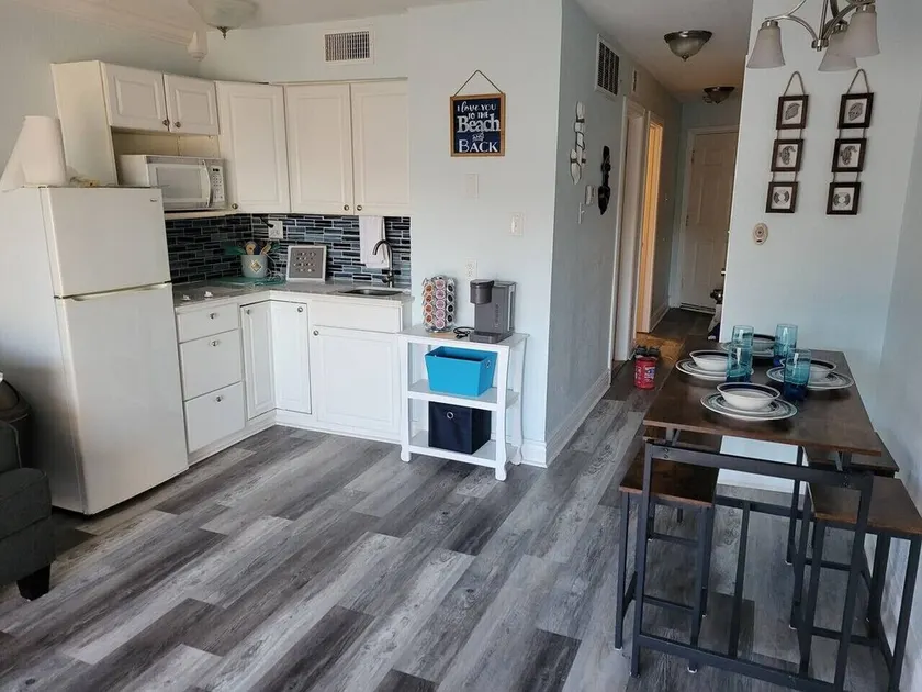 Clean beach style condo on the beach!!! - Image 1