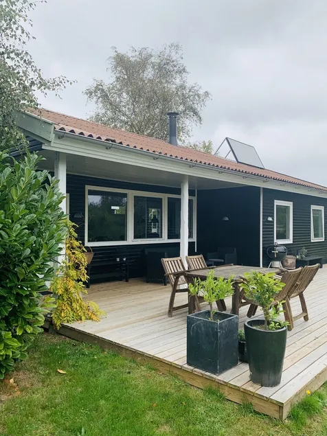 Cozy and very peaceful Cottage only 3 min. to the beach! - Image 1