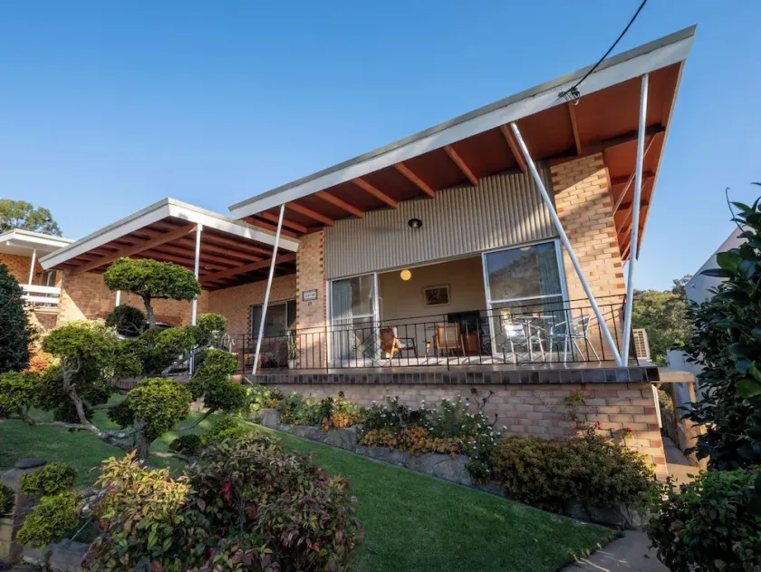 Clifftop- Amazing beach, coast + ocean views. - Image 1