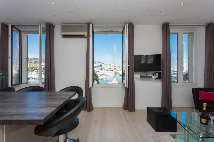 CANNES CENTER, IDEAL CONGRESS, HOLIDAYS, MODERN APARTMENT FACING THE OLD PORT - Image 1