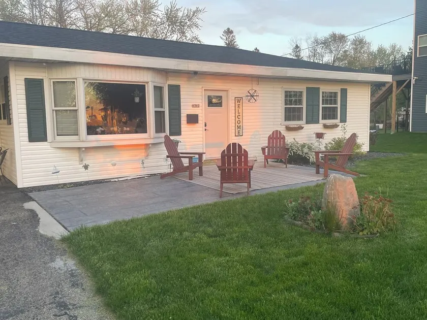 Quaint Channel Cottage - Image 1