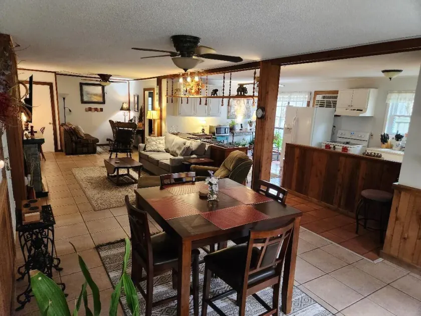 Cottage in the Woods, Safe area, on 6 acres, Free Parking. - Image 1
