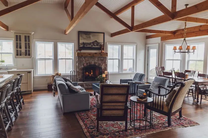 GARLAND HOUSE IN DOWNTOWN HISTORIC TRINITY NL ~  Luxury Vacation Home - Image 1