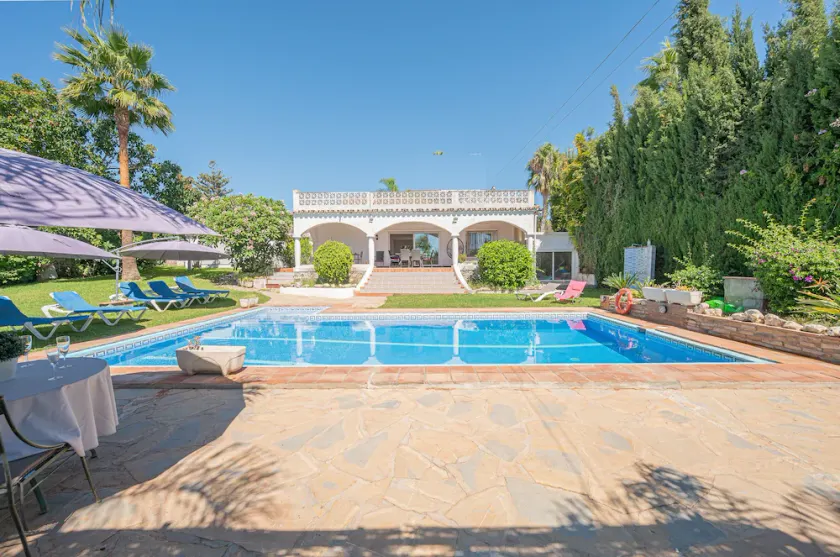 Villa 4 soveværelser, 3 badeværelser, stue, stor have, privat pool, barbeque - Image 1