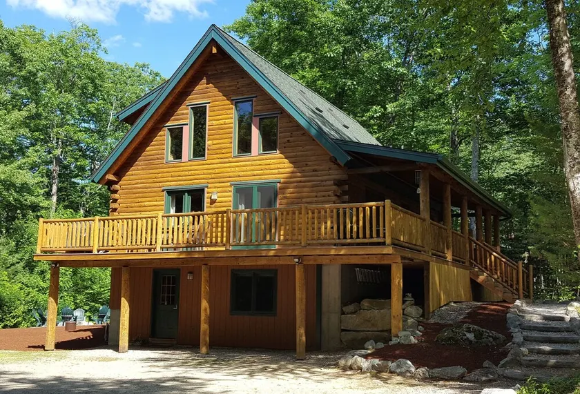 Beautiful Log Home in Suissevale on Lake Winnipesaukee with Beach Access - Image 1
