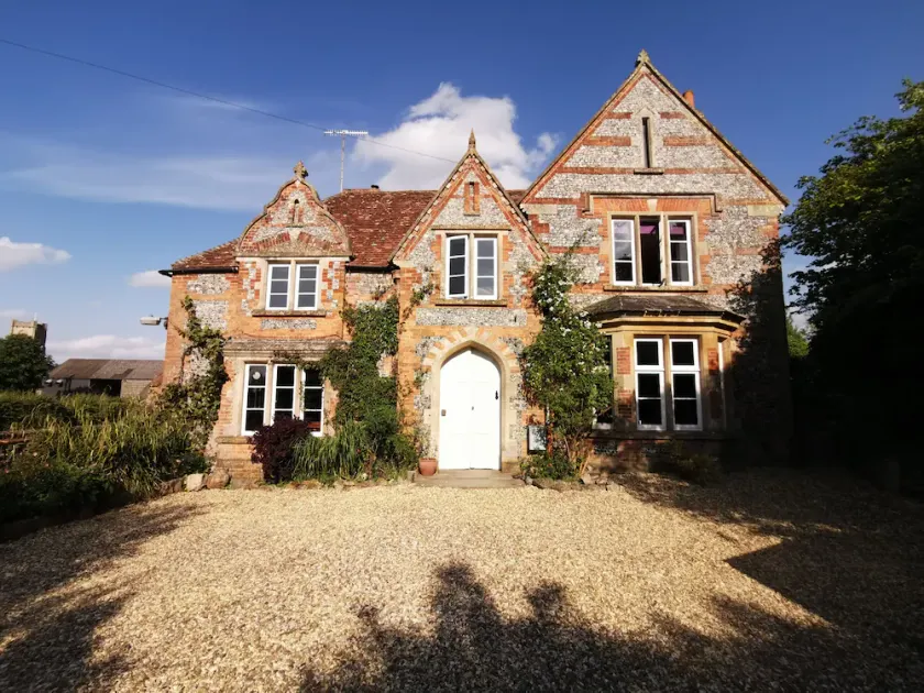 17th Century country  Farmhouse stylishly finished, set in picturesque village - Image 1