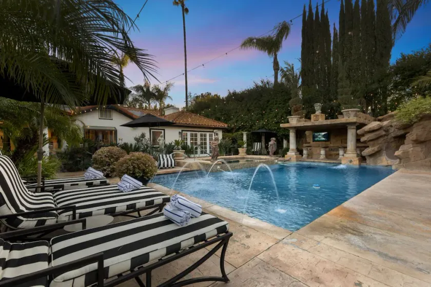 Erwin Estate - A Perfect Blend of Modern Elegance with Mid-Century Undertones - Image 1