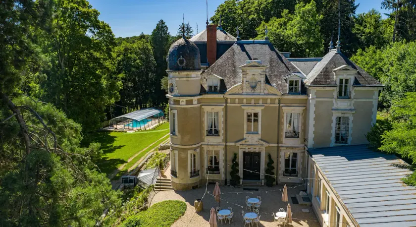 Schloss von Frétoy in Burgunder - Image 1