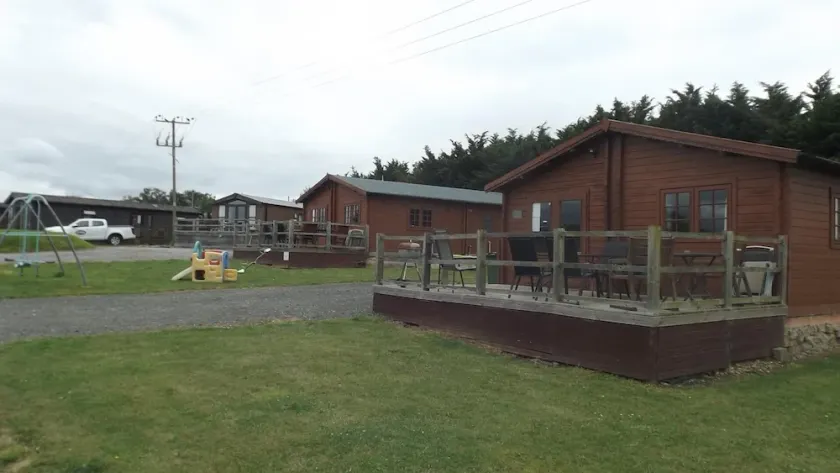 Spacious 3 bedroom cabin at Avonvale Holiday Lodge - Image 1