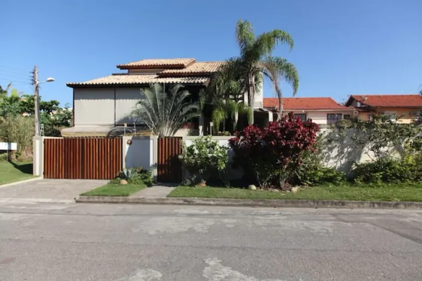 Quiet, cozy, airy house, just steps from the beach. - Image 1