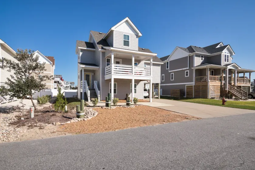 1759 - Sol Mates, 5-bed home in the heart of Corolla, NC, pet friendly, private pool - Image 1