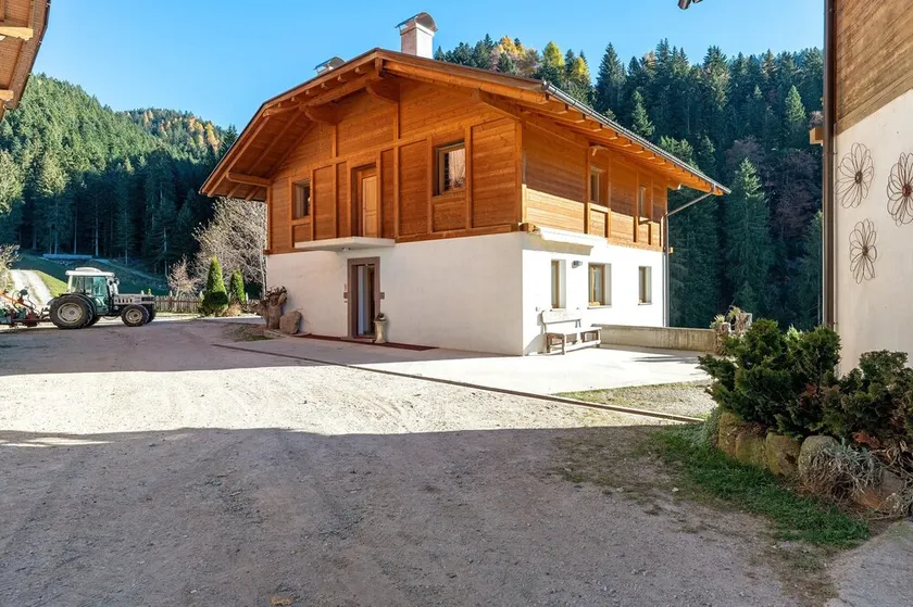 Bauernhof 'Innerjerberhof Sunnseit' mit Bergblick, Gemeinschaftsterrasse und WLAN - Image 1