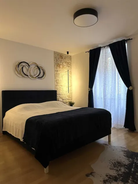ERIN - One Bedroom Apartment - Image 1