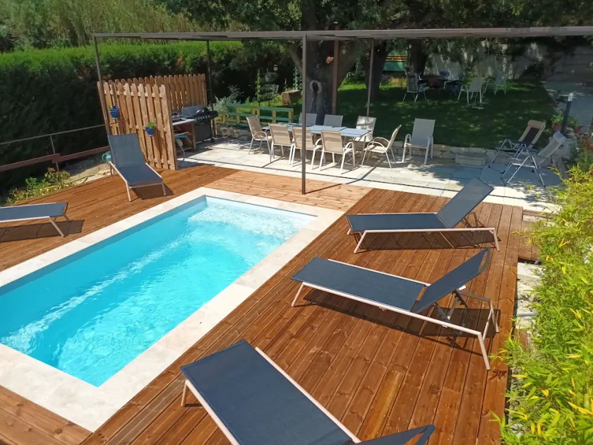 Gîte at the foot of the Dentelles de Montmirail, enchanting setting, relaxation. - Image 1