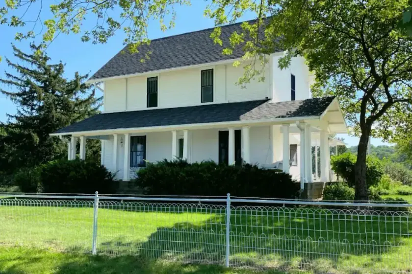 Entire farmhouse in the country - Image 1