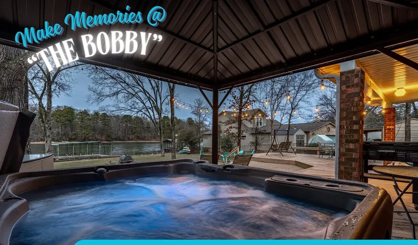 Lake Hamilton Home, Hot Tub, Firepit, Kayaks, Pedal Boat, Boat Dock. \"The Bobby\" - Image 1
