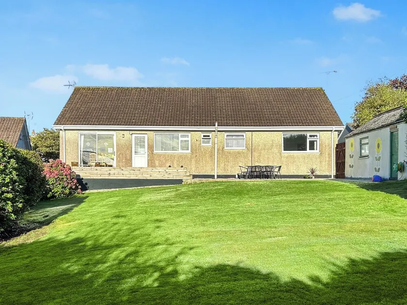 3 bedroom accommodation in Lanjeth, near St Austell - Image 1