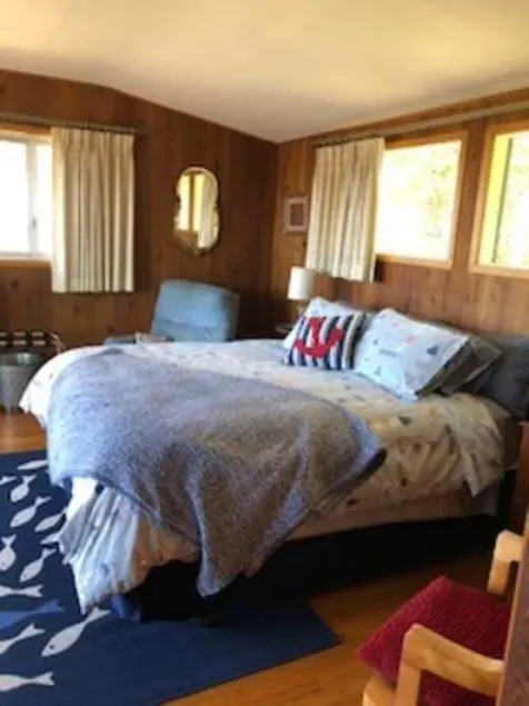 Comfortable 4 BR - 3 BA  with large deck and distant peaceful ocean view - Image 1