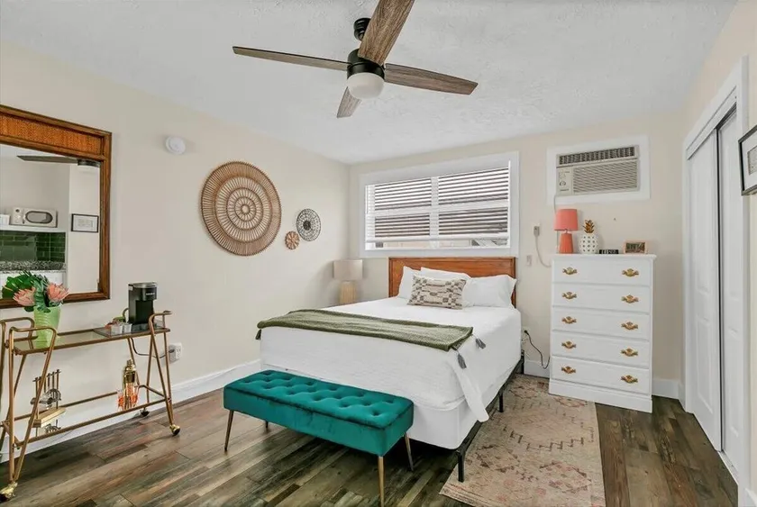 Cozy Queen Studio Stay: Heart of Safety Harbor - Image 1