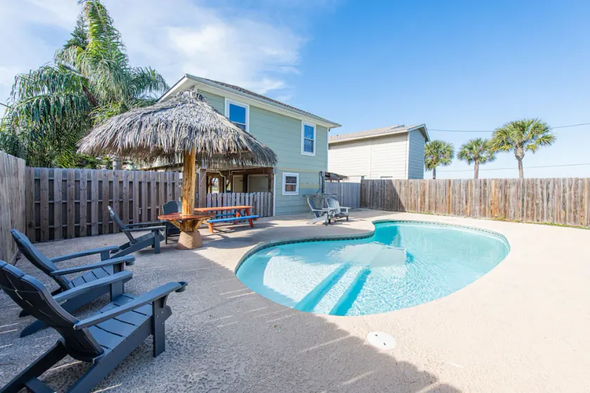 PRIVATE POOL! Heated pool. Sunset Views, Boat Parking, Clean & Tidy! Pets ok - Image 1