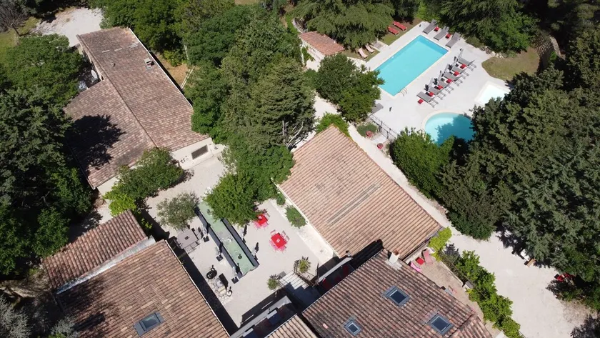 Countryside estate near Avignon, sleeps > 45, swimming pools, activities, garden - Image 1