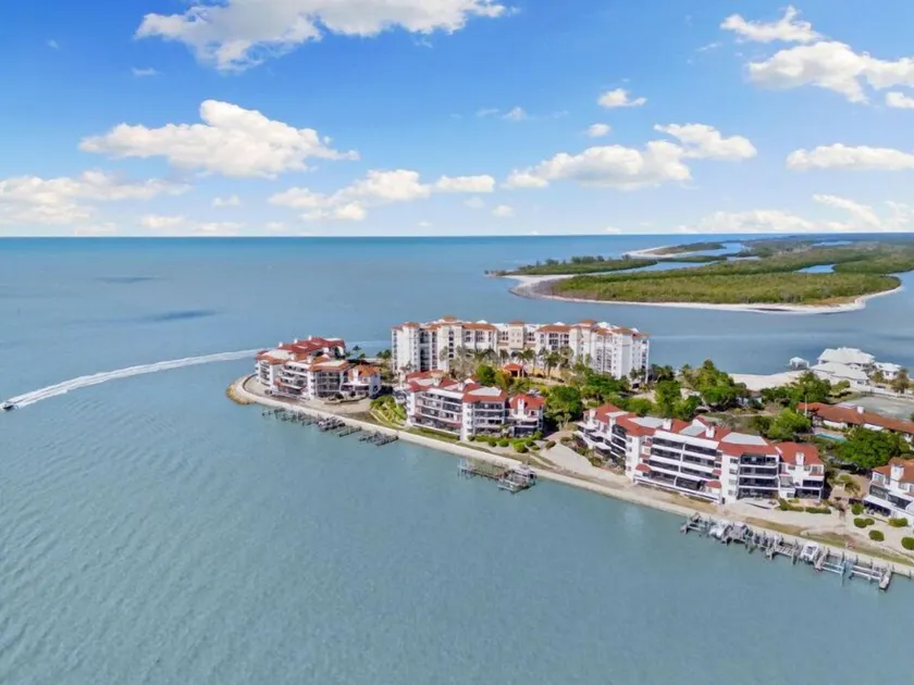 WATERFRONT PARADISE-1ST FLOOR LUXURY 2/2 CONDO ON TROPICAL ISLAND-ISLES OF CAPRI - Image 1