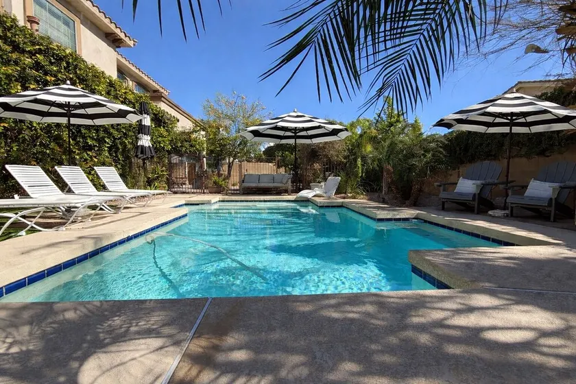  6BR + Den, 2 Primary Suites, Family Suite & Heated Pool, Sleeps 14 - Image 1